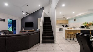 Televisión y oficina 