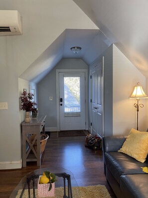 Smart TV - Secluded Studio Near Marietta Square (Marietta)