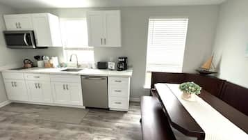 Fridge, microwave, stovetop, dishwasher