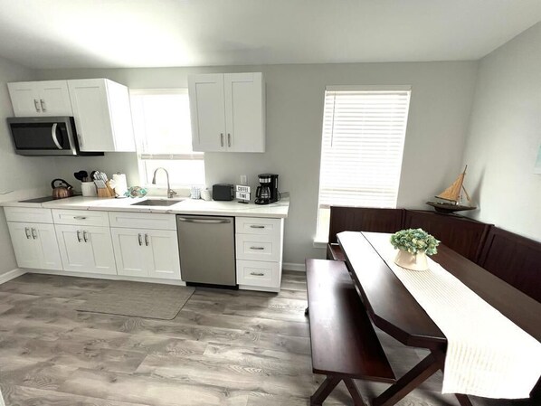 Refrigerador, microondas, parrilla de estufa y lavavajillas