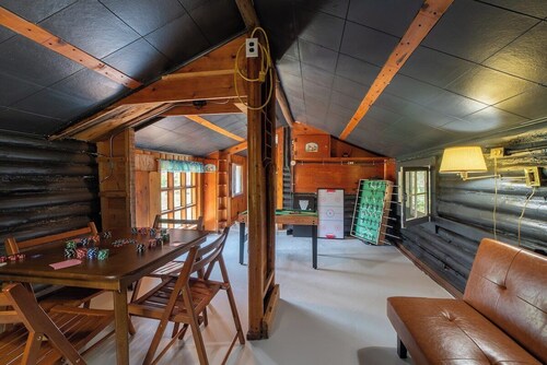 Mud Creek Cottage waterfront acre lot & game-room