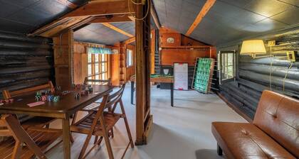 Mud Creek Cottage waterfront acre lot & game-room