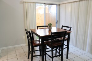 Dining - Cozy Miramar Townhome! Perfect for families and business travelers  (Miramar)