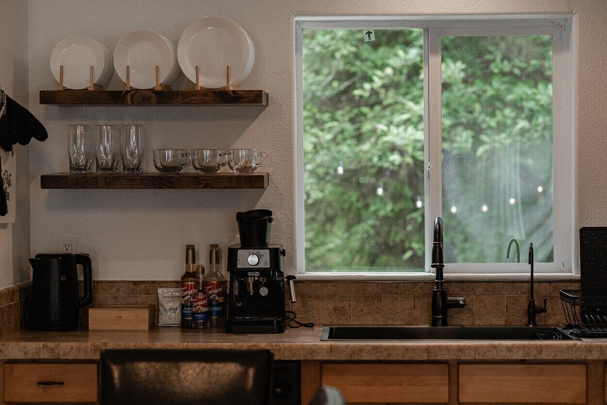 Kühlschrank, Mikrowelle, Ofen, Geschirrspüler