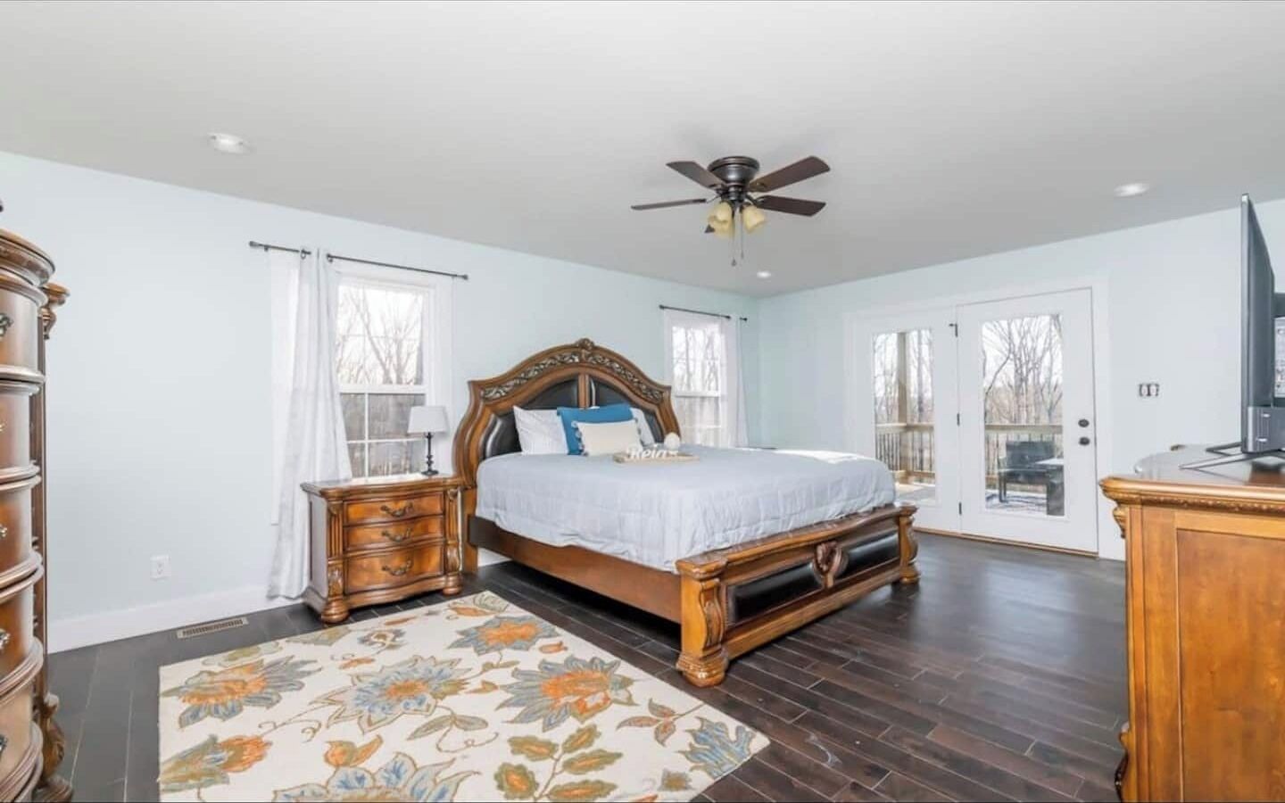5 bedrooms, iron/ironing board, travel crib, WiFi (free)
