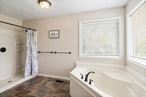 Hair dryer, towels - Hot Tub! Sleeps 14! Near Ithaca & Wineries!Dogs Ok! (Lansing)