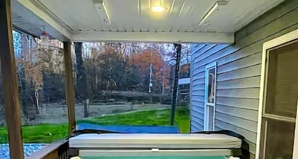 Hot Tub! Sleeps 14! Near Ithaca & Wineries!Dogs Ok!