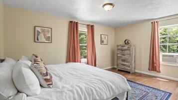 5 bedrooms, iron/ironing board, free WiFi, bed sheets
