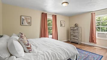 6 bedrooms, iron/ironing board, free WiFi, bed sheets