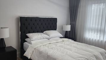 4 bedrooms, iron/ironing board, WiFi, bed sheets