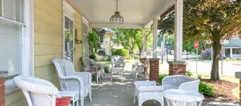 Walk to Parks & Restaurants!