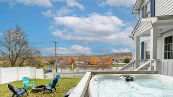 Relax and unwind in the hot tub. You are likely to see one of the many College Men and Women crew teams practicing depending on the time of year.