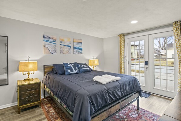 Iron/ironing board, free WiFi, bed sheets - Quaint Guest House with walkable locale! (Watkins Glen)