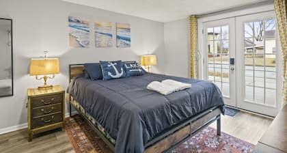 Quaint Guest House with walkable locale!