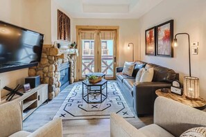 TV, fireplace, offices