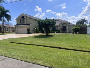 Property grounds - The Perfect Place now with a king size bed (Port St Lucie)