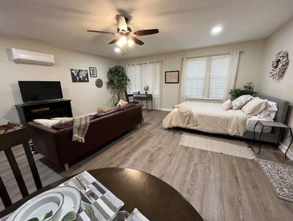 1 bedroom, desk, WiFi, bed sheets