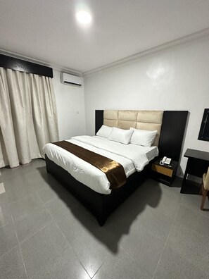Superior Room | Free WiFi, bed sheets - Maxx Msquare Hotel (Lagos)