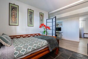 2 bedrooms, desk, free WiFi, bed sheets - 1300sft Retreat w/ Sound View, Garden & Privacy (Federal Way)