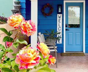 Exterior detail - 1300sft Retreat w/ Sound View, Garden & Privacy (Federal Way)