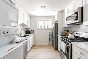 Fridge, microwave, oven, stovetop - 1300sft Retreat w/ Sound View, Garden & Privacy (Federal Way)