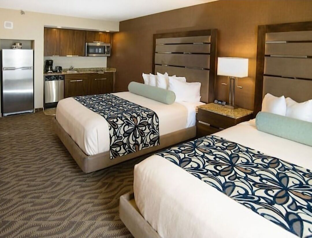 Relaxing, Amenity Full, Boardwalk Studio w/ pool & hot tub -mins from the beach!