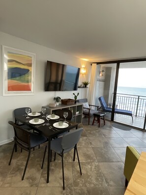 Dining - Upscale 2023 Reno; Introductory Rates! Oceanfron, King bed,65”tv, View!Location! (Myrtle Beach)
