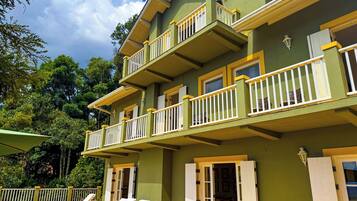 Fachada da propriedade