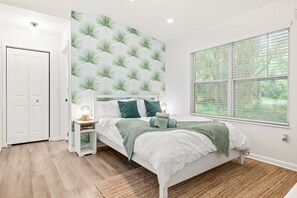 1 slaapkamer, een strijkplank/strijkijzer, wifi, beddengoed