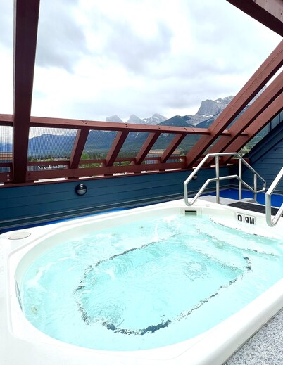 Feel at Home after a Day of Adventures in this Family friendly Retreat!