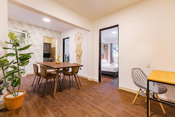 Appartement, patio | Salle à manger