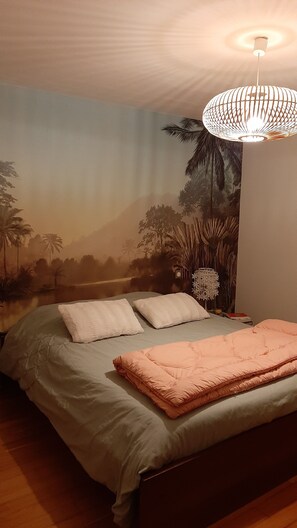 3 bedrooms, iron/ironing board, WiFi, bed sheets