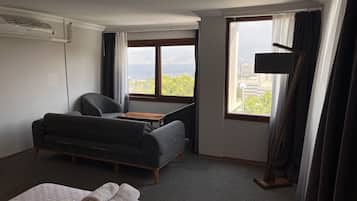 Junior Room | 1 bedroom, minibar, in-room safe, blackout drapes
