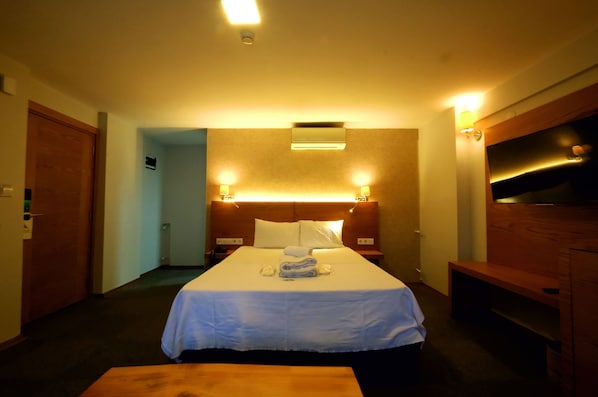 Habitació estàndard | 1 dormitori, minibar, caixa forta a l'habitació i cortines opaques