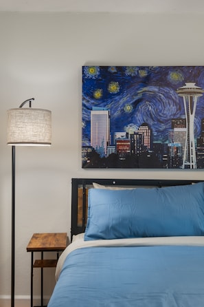 2 bedrooms, desk, iron/ironing board, free WiFi - Luxury Living in the Heart of Capitol Hill - Gorgeous Flat wt Paid Parking Avlb (Seattle)