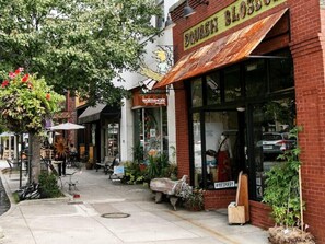 Exterior - Suite Spot in City of Decatur (Decatur)