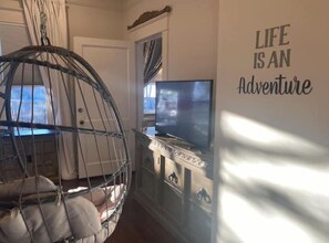 Interior - Wayfarers @ Wander In, Downtown Decatur (Decatur)