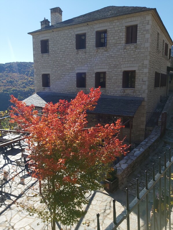 Exterior - Arxontiko Vogiarou (North Tzoumerka)