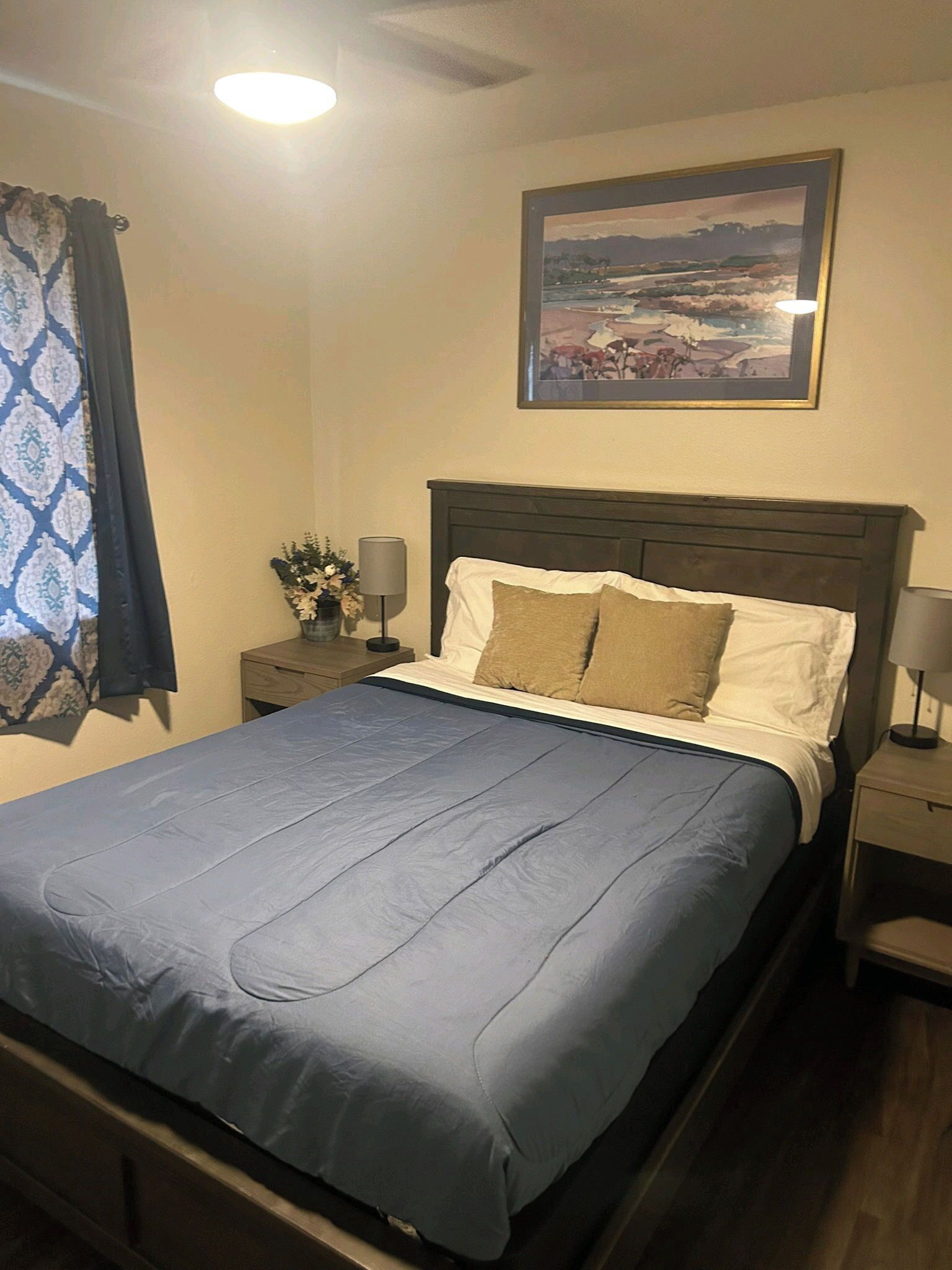 2 bedrooms, desk, iron/ironing board, WiFi