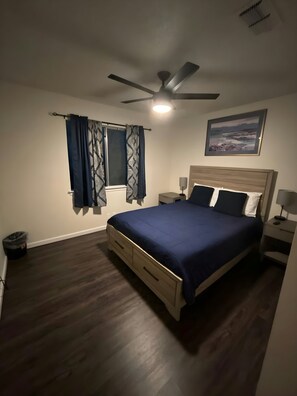 2 bedrooms, desk, iron/ironing board, WiFi
