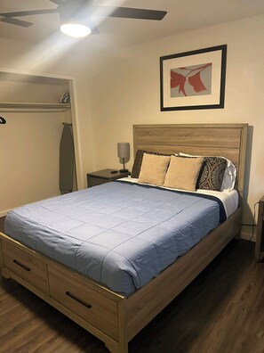 3 Schlafzimmer, Schreibtisch, Bügeleisen/Bügelbrett, WLAN