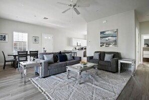 Smart TV - Chesapeake Place in Palm Cay (Palm Cay)