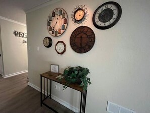 Interior - Cozy 3 BR + screened porch & FP (Taylor)