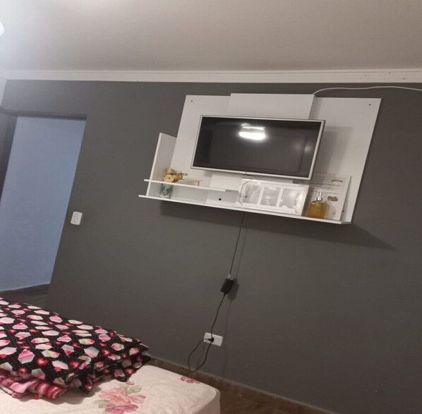 1 habitación, tabla de planchar con plancha, wifi y ropa de cama 