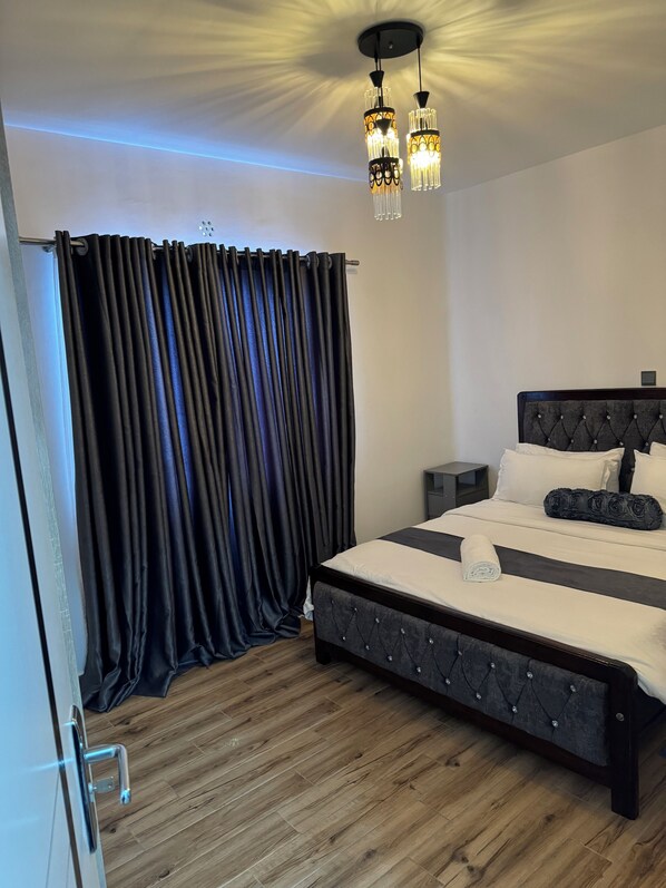 2 bedrooms, iron/ironing board, WiFi, bed sheets - Family sized condo with pool and sports bar 30 min from the city (Tatu City)