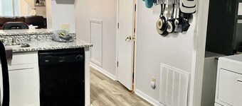 Beautiful & Stylish 2 BR & 2.5 Baths 10min downtown, 5min Lexington Med Center