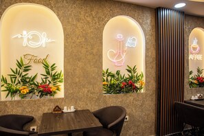 Lobby sitting area - By Historial Hotel (Istanbul)