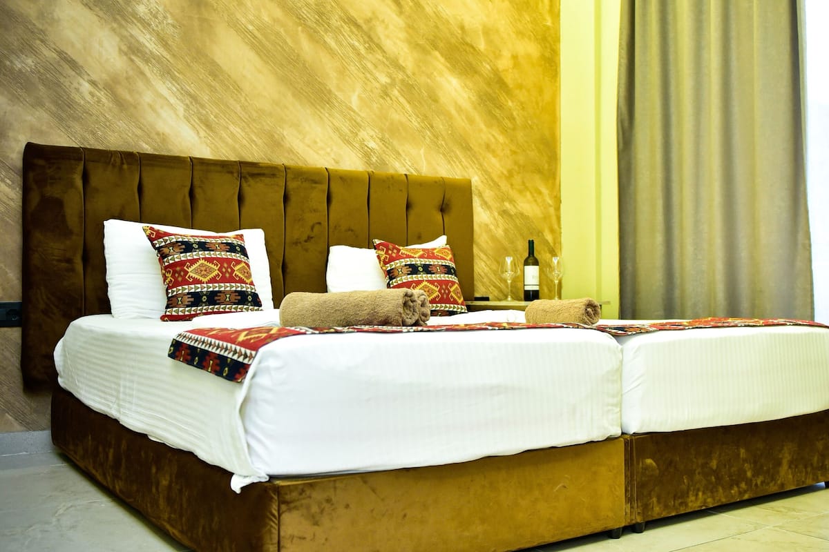 Phòng Deluxe | Bộ đồ giường kháng dị ứng, bàn, phòng cách âm 