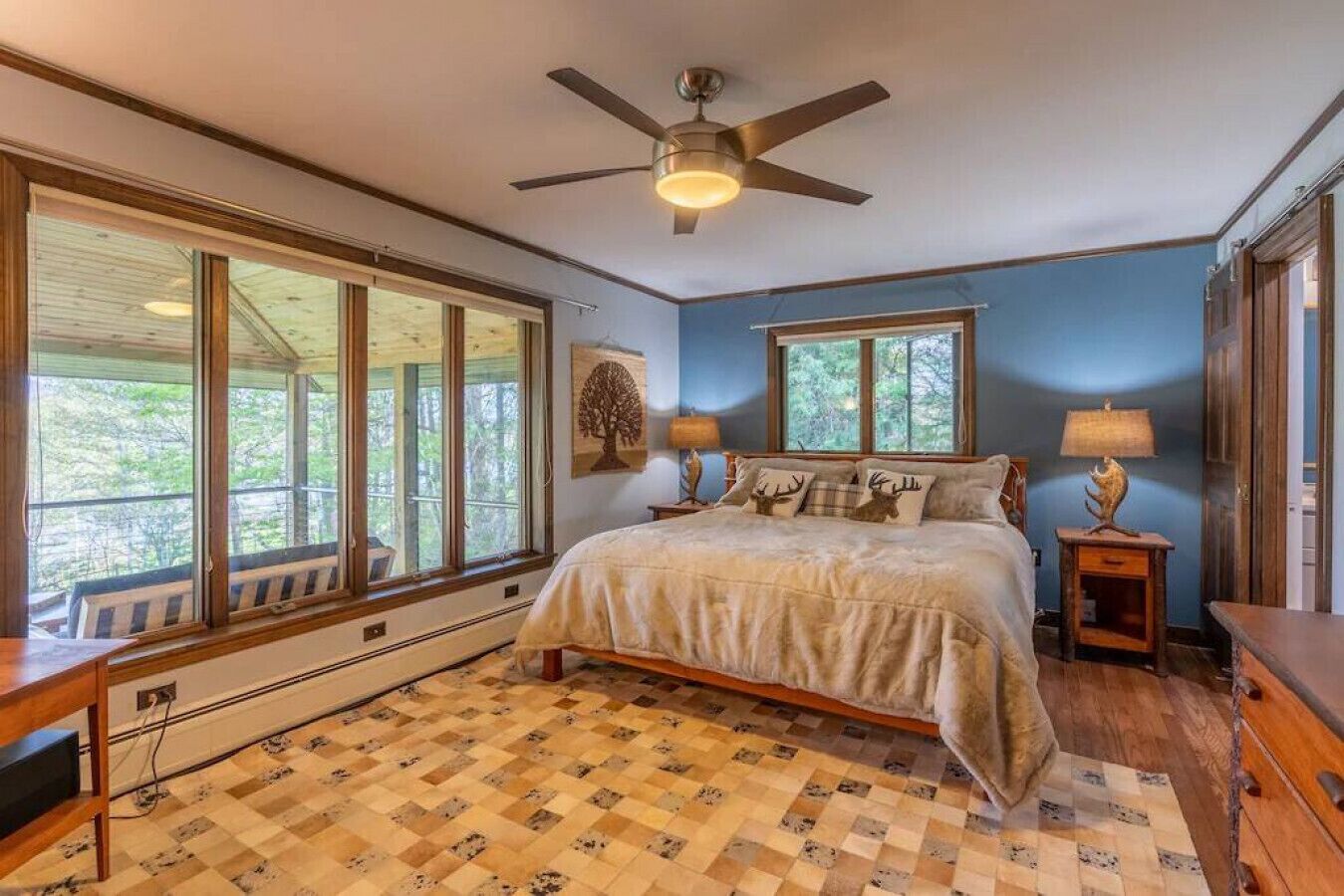 4 habitaciones, escritorio, tabla de planchar con plancha y wifi gratis 