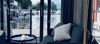 Waterview - Floating vacation home on the water with Havel view incl. motorboat